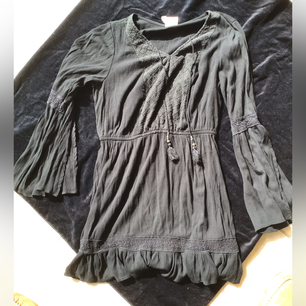 Knox Rose Black Dress with Flared Sleeves